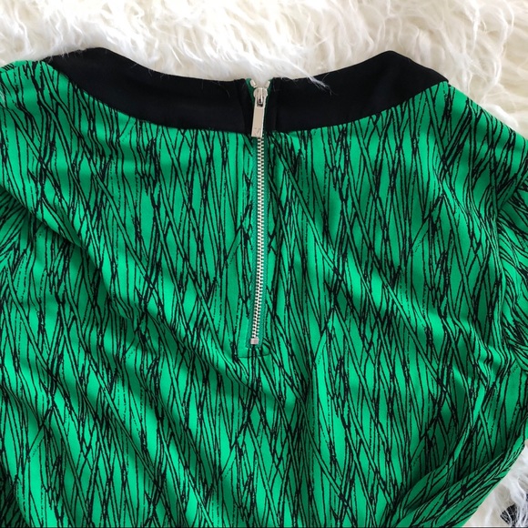 Vince Camuto Green and Black Top - Picture 2 of 3